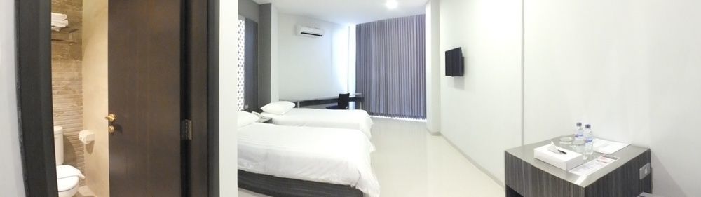 Studio Inn And Suites Semarang Exterior photo