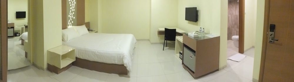 Studio Inn And Suites Semarang Exterior photo