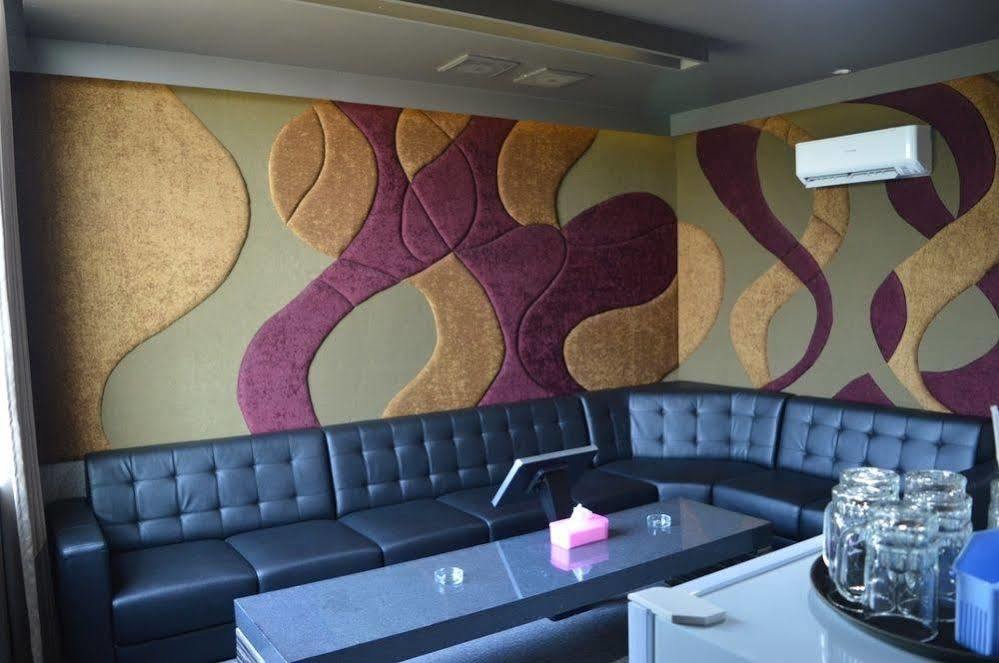 Studio Inn And Suites Semarang Exterior photo